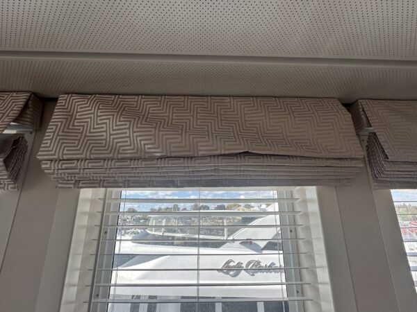 Geometric pattern on roman shades