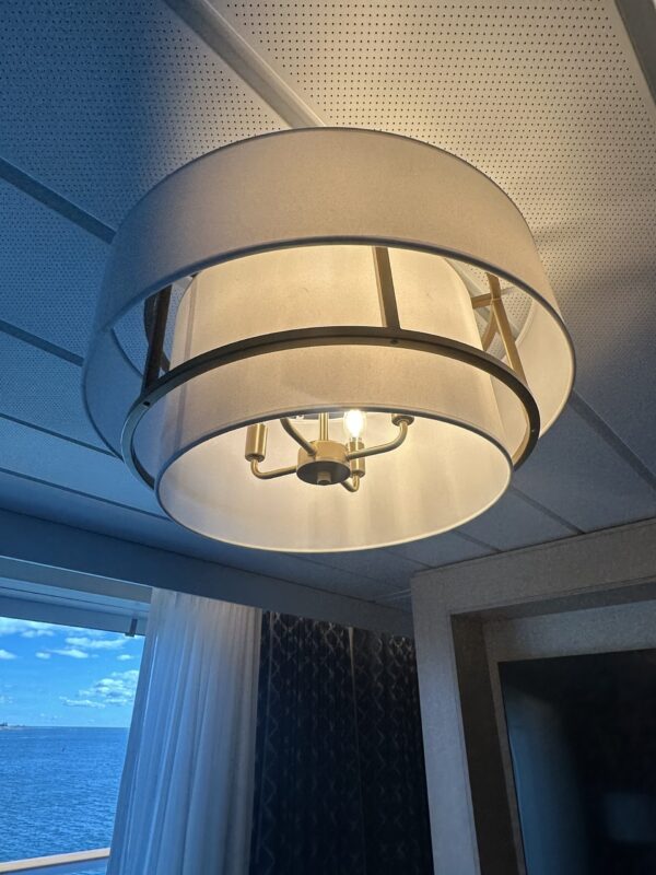 ceiling lighting fixture