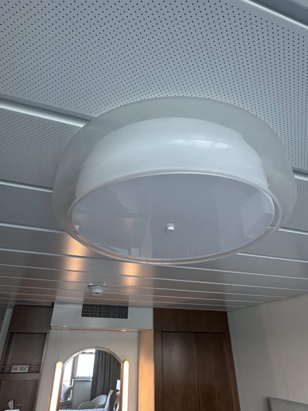 ceiling light fixture, round, white